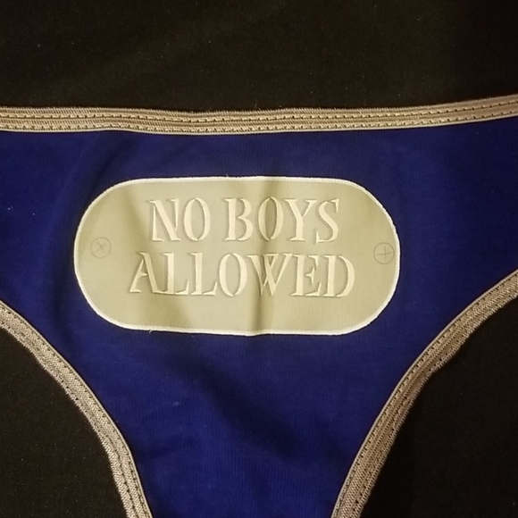 NO BOYS ALLOWED Thong Panties med - Picture 1 of 4